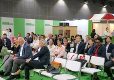 A panel hosted by the International Fresh Produce Association (IFPA) discusses supply chain best practices in the Asian market at the Asia Fruit Business Forum. A crowd is tuned in.
